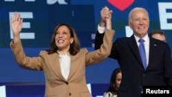 Le président Joe Biden et Kamala Harris lors de la Convention nationale démocrate à Chicago, le 19 août 2024.