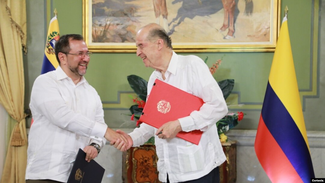 El Ministro de Relaciones Exteriores de Colombia, Álvaro Leyva Durán, y el Canciller de Venezuela, Yvan Gil. [Foto: Cancillería de Colombia]