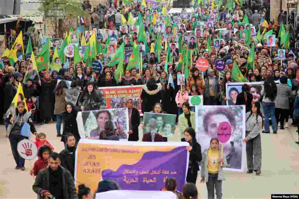 Jinên Efrînî Yên Derbider Li Dijî Tundîyê Daketin Qadan