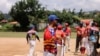 Equipo de sóftbol Bandidos de un solo brazo, antes de un partido en Caracas