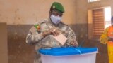Le président de Transition, le Colonel Assimi Goita, a voté dimanche, à 8 heures du matin au Camp Militaire de Kati. (Photo : Présidence malienne)