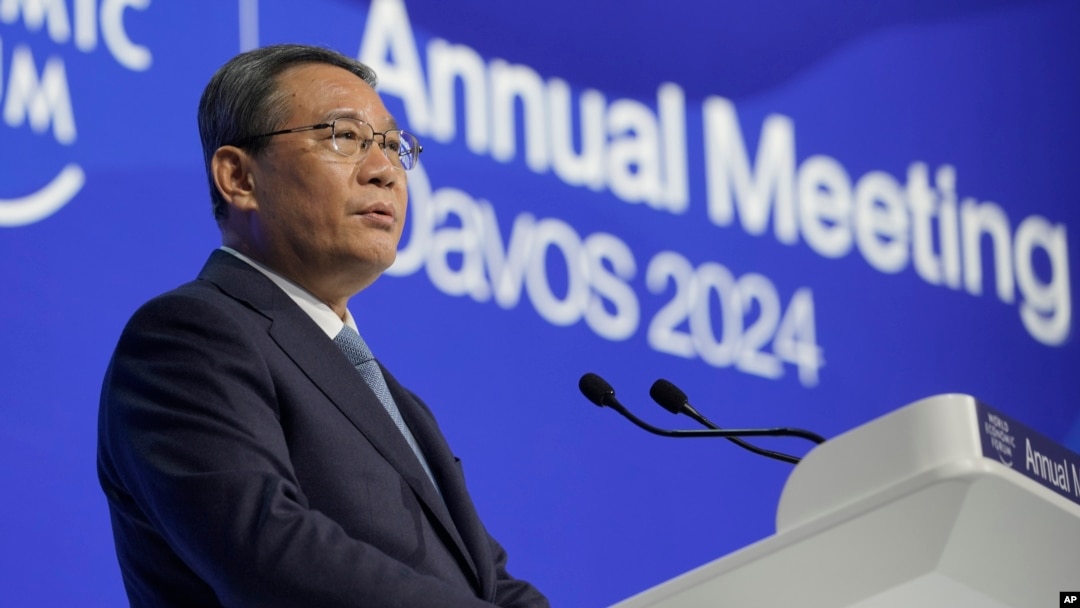 中国国务院总理李强在瑞士小镇达沃斯举行的世界经济论坛2024年年会上致辞。世界经济论坛年会于2024年1月15日至19日在达沃斯举行。（2014年1月16日）