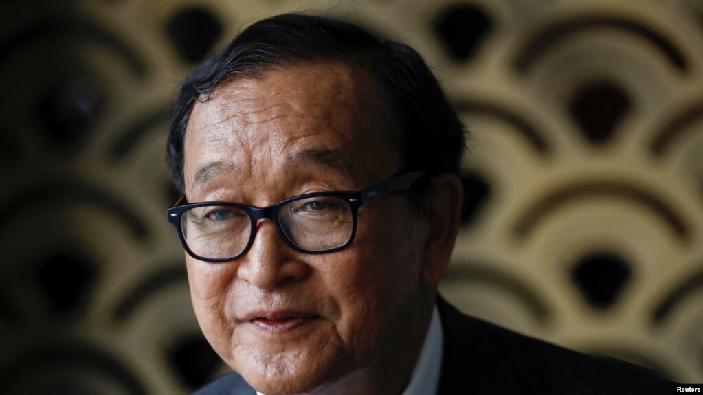 រូបឯកសារ៖ លោក សម រង្ស៊ី មេដឹកនាំនយោបាយប្រឆាំង ថ្លែងនៅក្នុងបទសម្ភាសន៍មួយ នៅសណ្ឋាការ Gran Melia នៅទីក្រុងហ្សាការតា ប្រទេសឥណ្ឌូណេស៊ី កាលពីថ្ងៃទី ១៩ ខែឧសភា ឆ្នាំ ២០២៣។ 