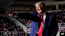 Mantan Presiden AS Donald Trump hadir dalam sebuah acara kampanye di Erie, Pennsylvania, pada 29 Juli 2023. (Foto: AP/Sue Ogrocki)