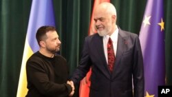 Эди Рама и Владимир Зеленский перед их встречей в Тиране, Албания, в среду, 28 февраля 2024 года.