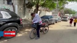 Gazze’de bisikletiyle yaralıların tedavisine koşan doktor
