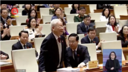 Ông Nguyễn Phú Trọng xuất hiện tại Quốc hội, trông yếu hơn | VOA 