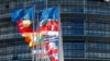 Zastave zemalja članica EU ispred zgrade Evopskog parlamenta u Strazburu, arhiva (Foto: AP/Jean-Francois Badias)