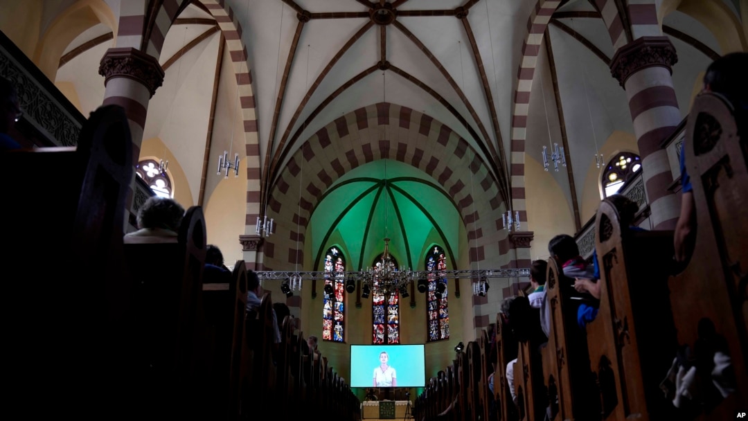 Služba u crkvi u Nemačkoj koju vodi veštačka inteligencija. 9. jun, 2023. (Foto: AP/Matthias Schrader)