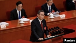 中国总理李强2024年3月5日在全国人大会议开幕式上发表政府工作报告。