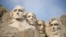 Masivna skulptura uklesana u planinu Rushmore na nacionalnom memorijalu Mount Rushmore, 21. septembra 2023., Keystone, Južna Dakota. Manje aviona i helikoptera će prevoziti turiste iznad planine Rushmore i drugih nacionalnih spomenika i parkova.