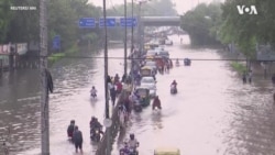 ရေလွှမ်းမိုးမှုဒဏ်ခံနေရတဲ့ နယူးဒေလီ
