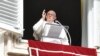 Paus Fransiskus memimpin doa Angelus dari jendelanya, di Vatikan, 1 Januari 2024. (Vatican Media/Handout via Reuters)