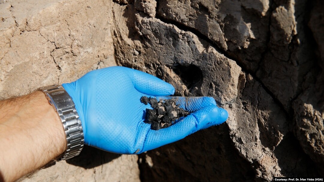 İçkale’de Amida Höyük’te 2018 yılında başlayan kazılarda bölgede M.Ö. 7000 ile 5000 yılları arasında çıkan üç yangının izleri bulundu