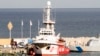 Le navire Open Arms, transportant 200 tonnes d'aide alimentaire pour Gaza, est à quai dans le port chypriote de Larnaca le 9 mars 2024.