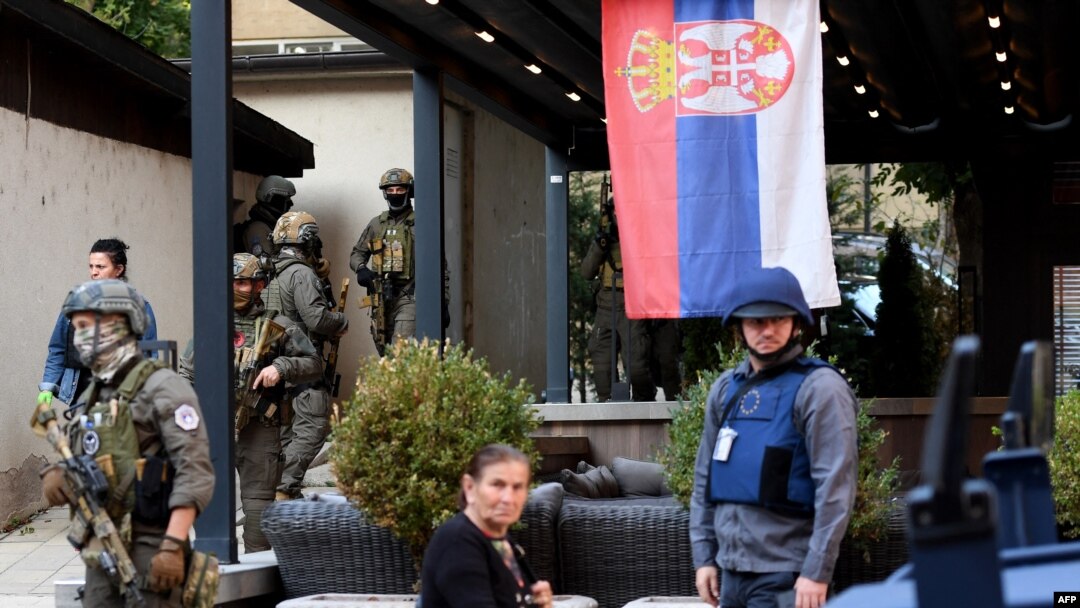 Arhivska fotografija Kosovske Mitrovice iz septembra 2023 - pripadnici Kosovske policije posle napada u Banjskoj (Foto: AFP)