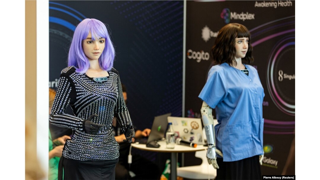 Robot humanoid 'Desmona' tampil dalam konferensi 'AI untuk Kebaikan', di Jenewa, Swiss, 6 Juli 2023. (Foto: REUTERS/Pierre Albouy)