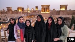 گروپێک ژن لە شاری یەزدی ئێران