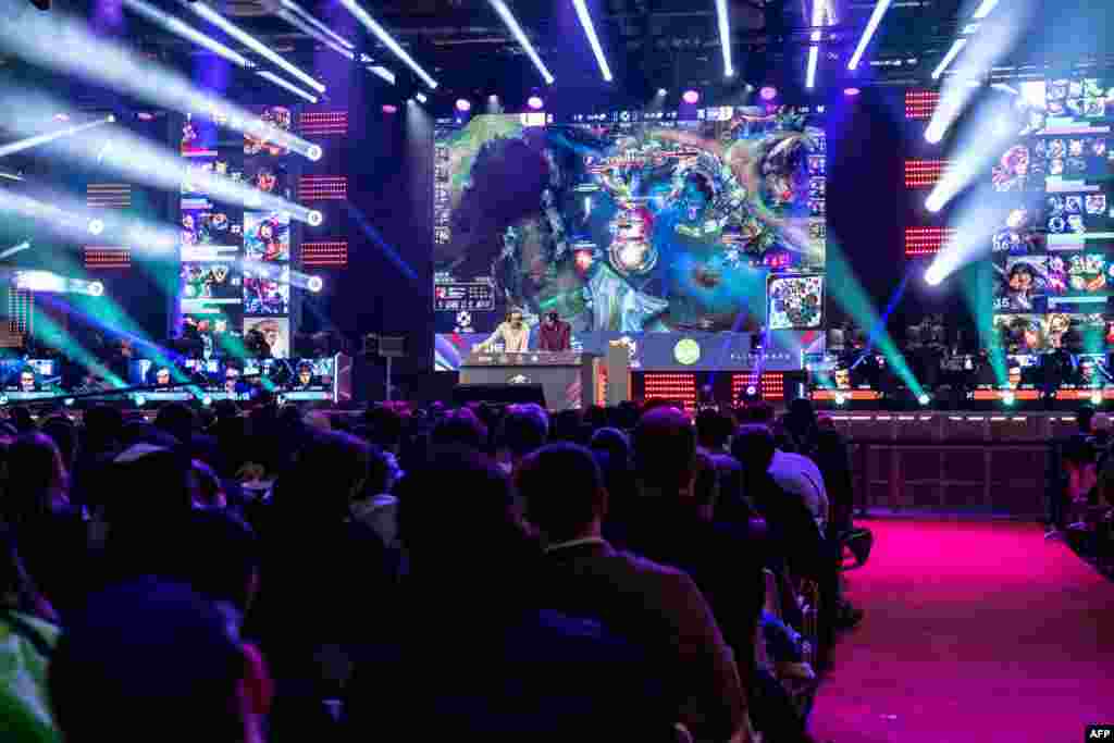 Visitors play the &quot;League of Legends&quot; video-game during the &quot;Paris Games Week&quot; fair in Paris, France, Nov. 1, 2023.