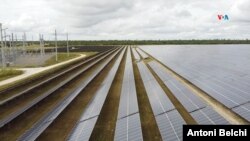 En un terreno colindante a Babcock Ranch se erige un campo de 700.000 placas solares capaces de abastecer con energía eléctrica todas las casas y espacios públicos.