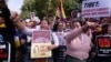 Ratusan warga Tibet memperingati Hari Kebangkitan Nasional Tibet ke 65 melawan China dalam pawai di New Delhi hari Minggu (10/3). 