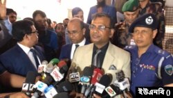 কক্সবাজার জেলা প্রশাসনের সম্মেলন কক্ষে প্রশাসনিক কর্মকর্তাদের সঙ্গে বৈঠকে বাংলাদেশের নির্বাচন কমিশনার মো. আনিছুর রহমান। ২৮ নভেম্বর, ২০২৩।