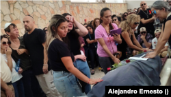 En Fotos | Familiares sepultan en Jerusalén a colombiana asesinada en ataque de Hamás