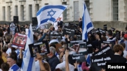 Pristalice Izraela održavaju skup solidarnosti u blizini Downing Streeta, u Londonu, Britanija, 9. oktobra 2023.
