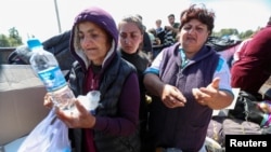 Refugees from Nagorno-Karabakh region arrive at the border village of Kornidzor, Armenia, Sept. 27, 2023. 