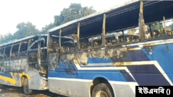 বিএনপি ও সমমনা রাজনৈতিক দলগুলোর ডাকা দেশব্যাপী সর্বশেষ অবরোধে বিভিন্ন স্থানে অন্তত ১০টি যানবাহনে আগুন ধরিয়ে দেয়া হয়েছে। ২৭ নভেম্বর, ২০২৩।