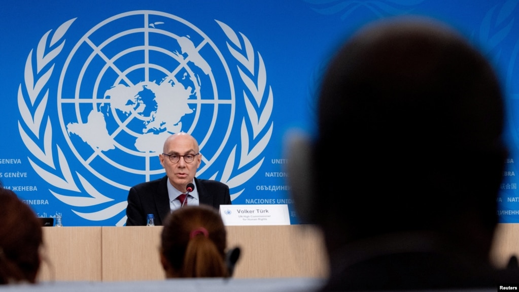 资料照：联合国人权事务高级专员福尔克尔·蒂尔克（Volker Türk）在日内瓦出席一个记者会。（2023年12月6日）(photo:VOA)