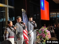 就读美国西点军校的台湾陆军官校学生演唱中华民国国歌。（方冰拍摄）
