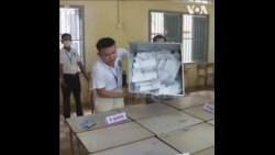 柬埔寨大选在进行点票 