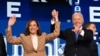 Presiden AS Joe Biden memegang tangan Wakil Presiden AS sekaligus calon presiden Demokrat 2024 Kamala Harris setelah menyampaikan pidato utama pada hari pertama Konvensi Nasional Demokrat (DNC) di United Center di Chicago, Illinois, 19 Agustus 2024. (Robyn Beck / AFP)