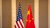Прапори США та Китаю, Пекін липень 2023 року . 