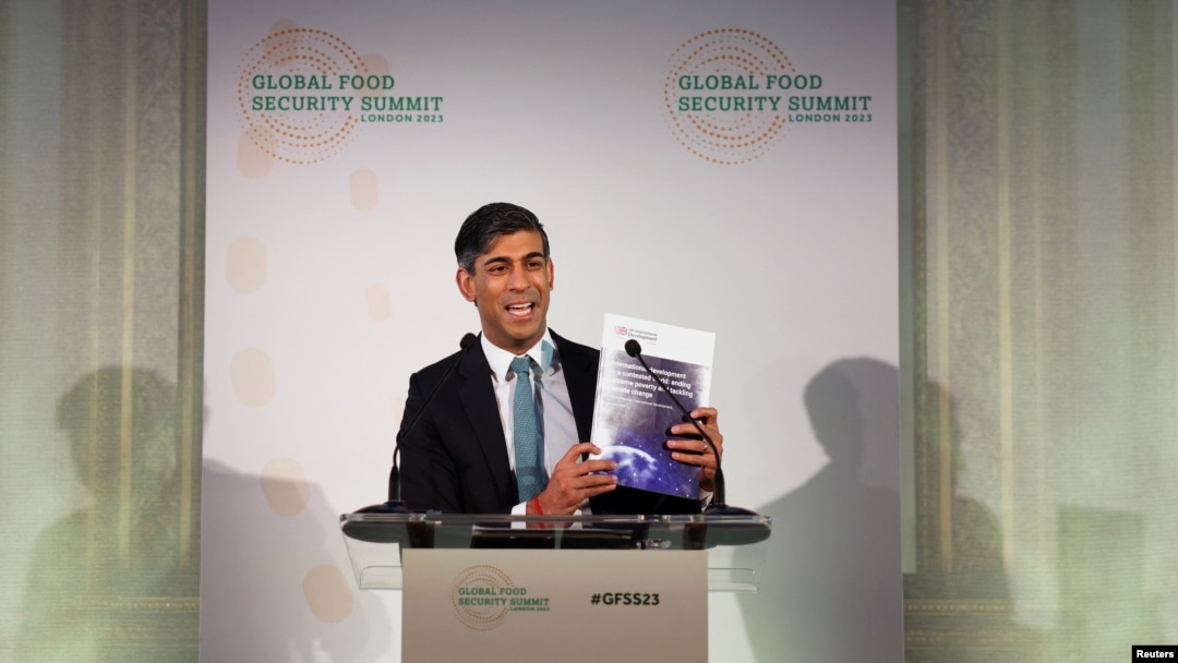 Britaniya Bosh vaziri Rishi Sunak Global oziq-ovqat xavfsizligi sammitida so'zlamoqda, London, 20-noyabr, 2023. 