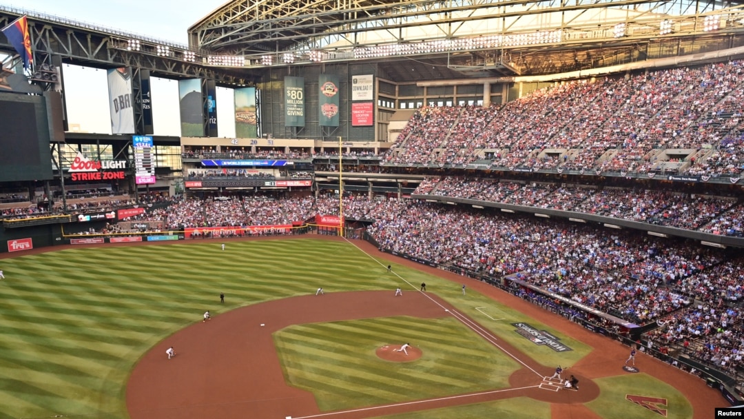 Vista general del estadio en el juego entre los Diamondbacks de Arizona y los Rangers de Texas en el quinto juego de la Serie Mundial 2023 en Chase Field, Phoenix, el 1 de noviembre de 2023. [Foto de Matt Kartozian-USA TODAY Sports através de Reuters].