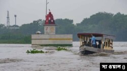 একটানা প্রবল বৃষ্টিতে জলস্তর বিপদসীমা ছাড়িয়েছে যমুনা নদীর, ভারতের রাজধানী দিল্লিতে বন্যার সতর্কতা