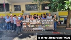 Diyarbakır'da Kürt gazetecilerin Haziran 2022'de tutuklanmasına karşı protesto