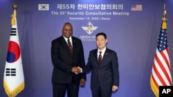 2023 年 11 月 13 日，美国国防部长劳埃德·奥斯汀和韩国国防部长申源湜在首尔举行第 55 届美韩安保会议 (SCM) 。