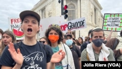 Manifestantes protestan frente al Congreso de Estados Unidos, el 18 de octubre de 2023, para exigir el cese de hostilidades entre Israel y Hamás.