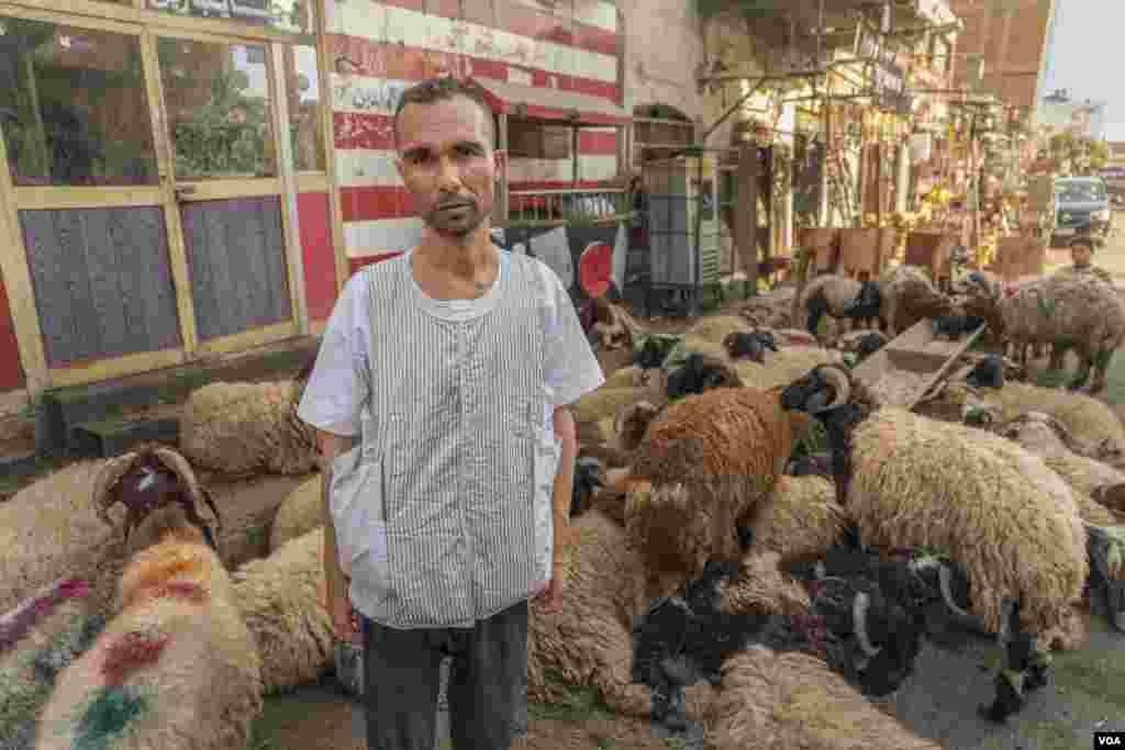 Said, a livestock seller, says, “I’ve only sold 60 of the 100 sheep that I brought to [the market] this Eid. Most of my regulars, who used to buy two or three sheep, bought just one, and some haven’t even come by.” Hamada Elrasam/VOA) 