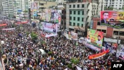 Bangladesh Nationalist party (BNP) activists take part in a rally in Dhaka on July 28, 2023, to demand the resignation of Prime Minister Sheikh Hasina and a general election under a neutral caretaker government. (Photo by Munir uz ZAMAN / AFP)