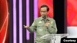 Cawapres Mahfud MD siap tertibkan birokrasi pemerintah dan penegak hukum untuk selesaikan masalah yang dihadapi masyarakat adat.
Courtesy : TPN Ganjar-Mahfud