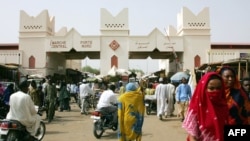 Le marché central de N'djamena partiellement incendié le 3 février 2008. AFP / Issouf Sanogo