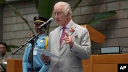 El rey Carlos III de Gran Bretaña pronuncia un discurso durante una visita a la Oficina de las Naciones Unidas en Nairobi, el 1 de noviembre de 2023.