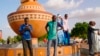 
Partidarios del presidente de Níger, Mohamed Bazoum, se reúnen en su apoyo en Niamey, Níger, el miércoles 26 de julio de 2023.