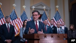 Ketua DPR AS Mike Johnson berbicara dalam konferensi pers di Gedung Capitol, Washington, pada 6 Maret 2024. (Foto: AP/J. Scott Applewhite)