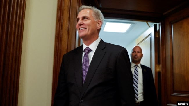 El presidente de la Cámara de Representantes de EEUU, Kevin McCarthy, después de que la Cámara aprobó, 314-117, el acuerdo de techo de deuda que negoció con la Casa Blanca para evitar un incumplimiento histórico en el Capitolio en Washington, el 31 de mayo de 2023.