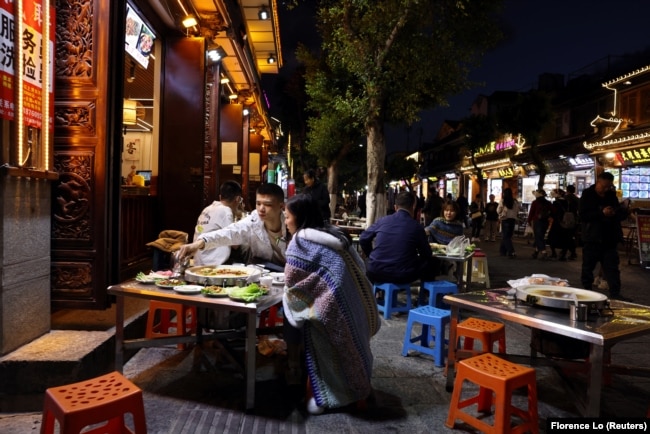 Customers dine at a restaurant in the old town of Dali, Yunnan province, China November 9, 2023. (REUTERS/Florence Lo)